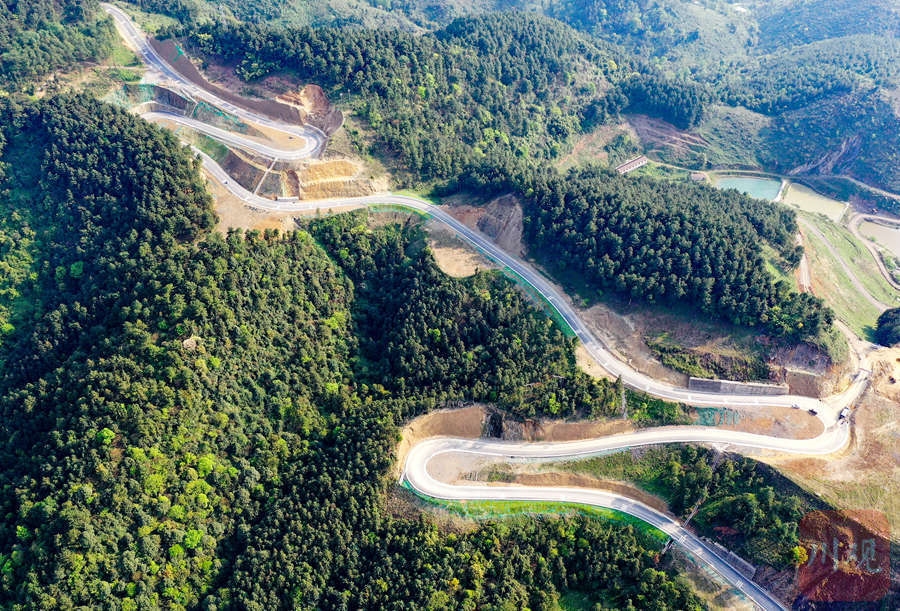 华蓥:"四好公路"让山区农民驶上乡村振兴快车道