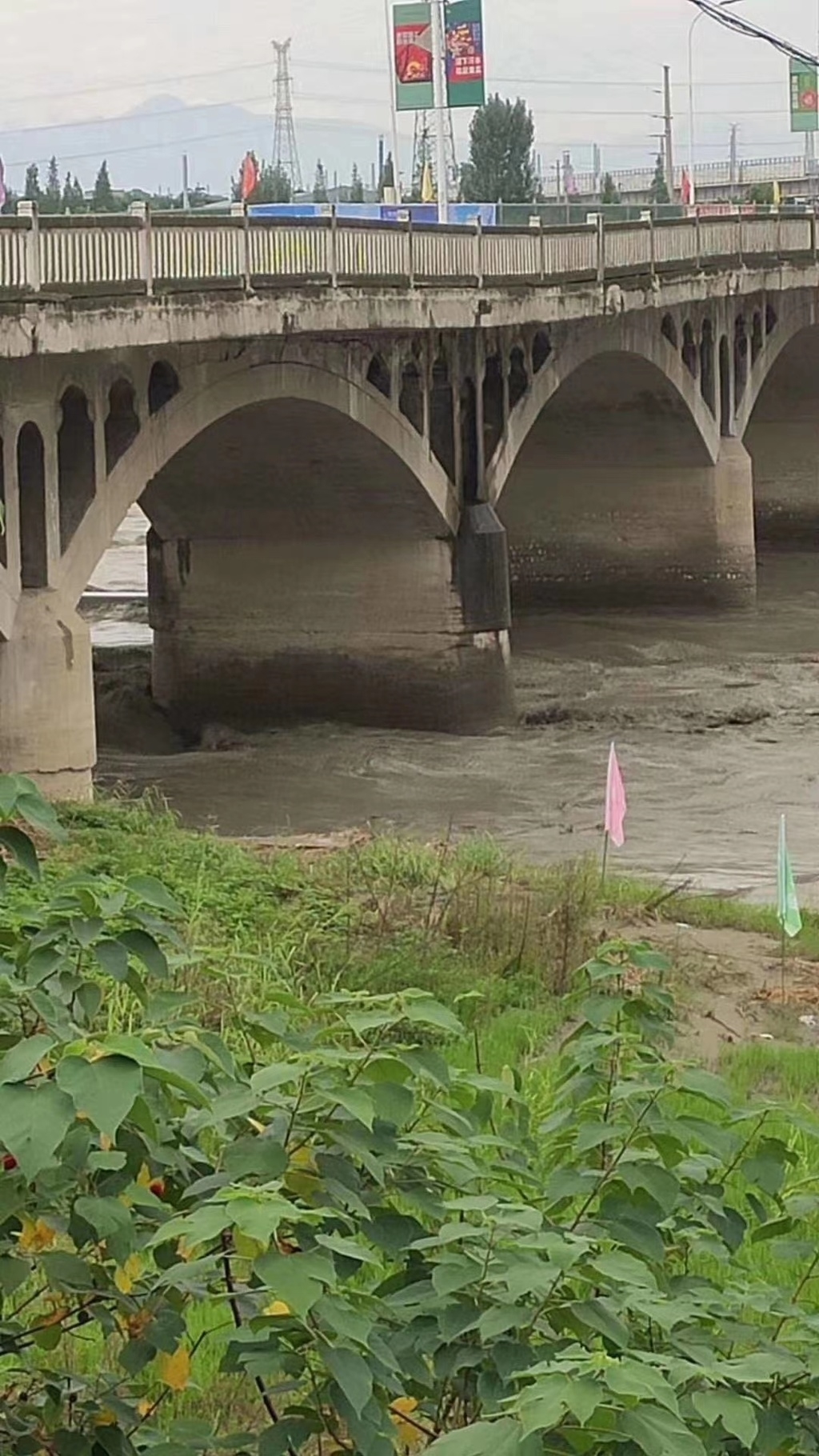 强降雨致桥墩基础沉降,什邡马井大桥全面封闭