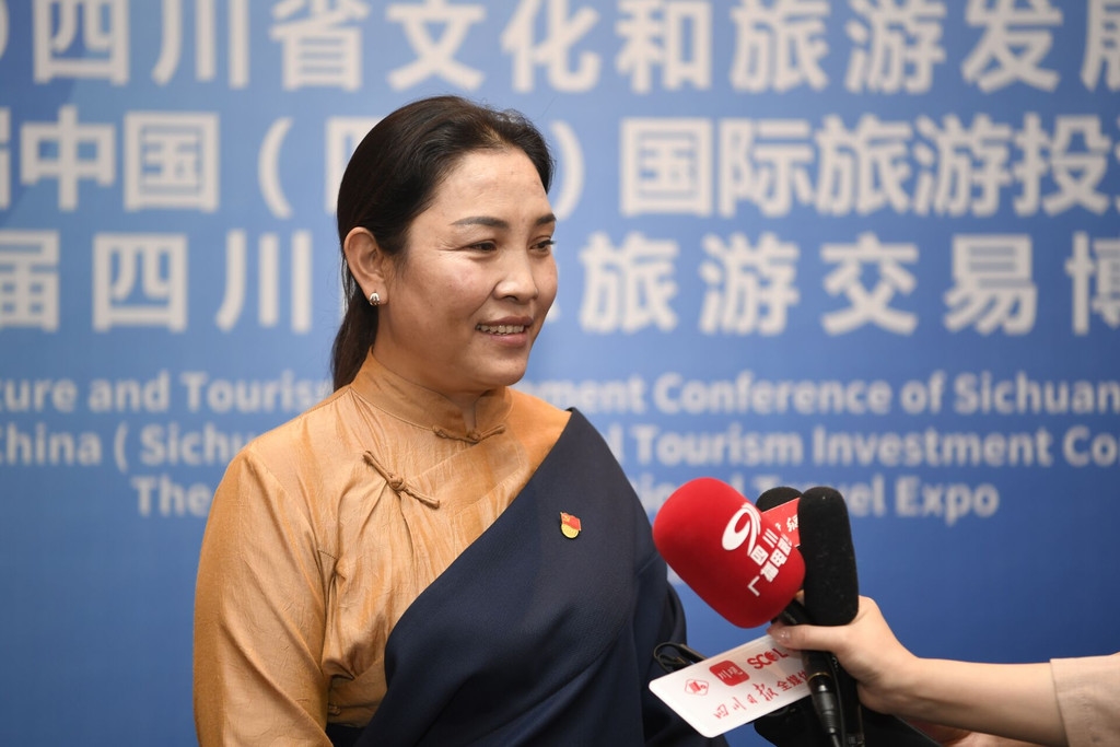 理县县委书记依当措