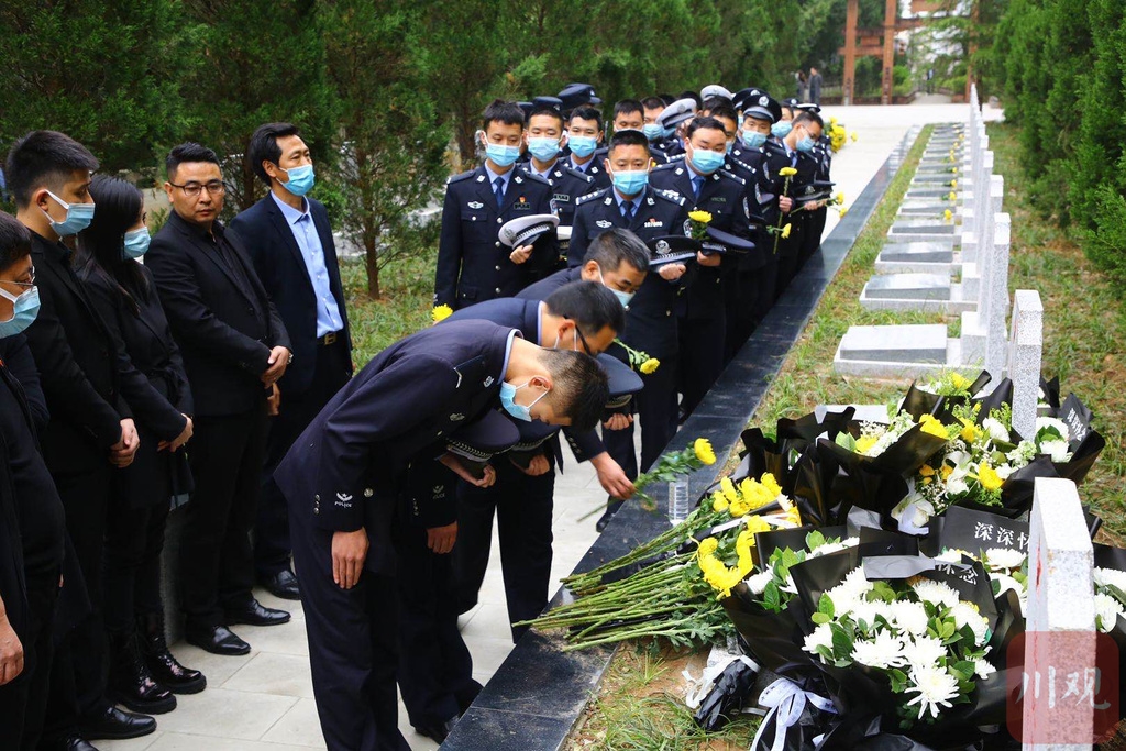 李雨阗烈士入园安葬仪式在苍溪县举行