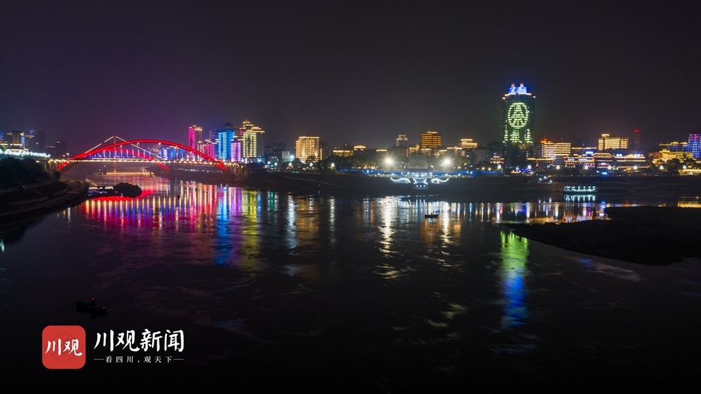 视频宜宾三江汇合灯光璀璨尽显城市活力