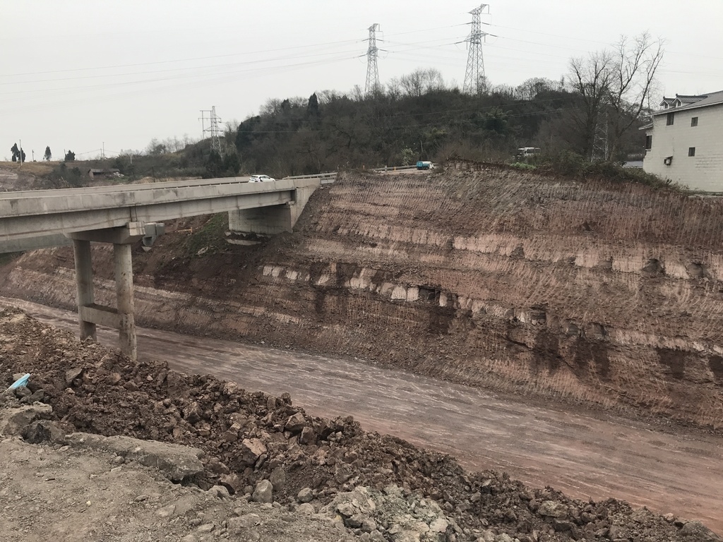 内江城市过境高速公路开始路基施工 力争"五一"前完工