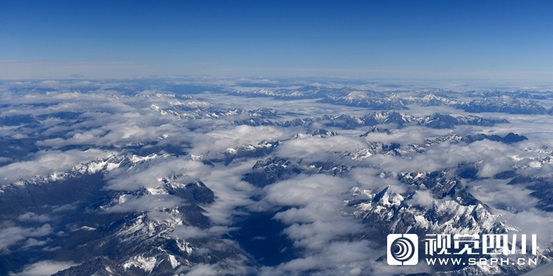 万米高空镜头聚焦四川壮丽山河画卷