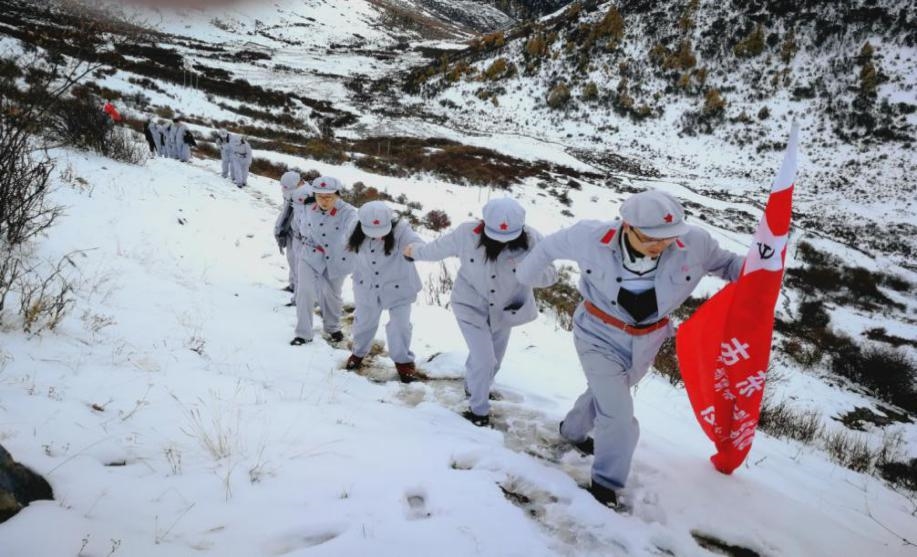 做亮"雪山草地"红色教育培训品牌