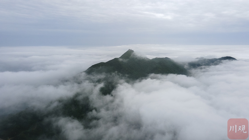 广安华蓥山:坐看云起 高登山美如仙境
