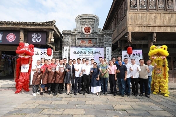 四川电影电视学院设计与美术学院承办,大邑县