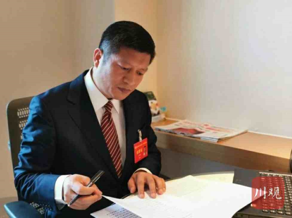 68>68 滚动新闻 68>68正文另外,作为教育工作者苏国刚还建议