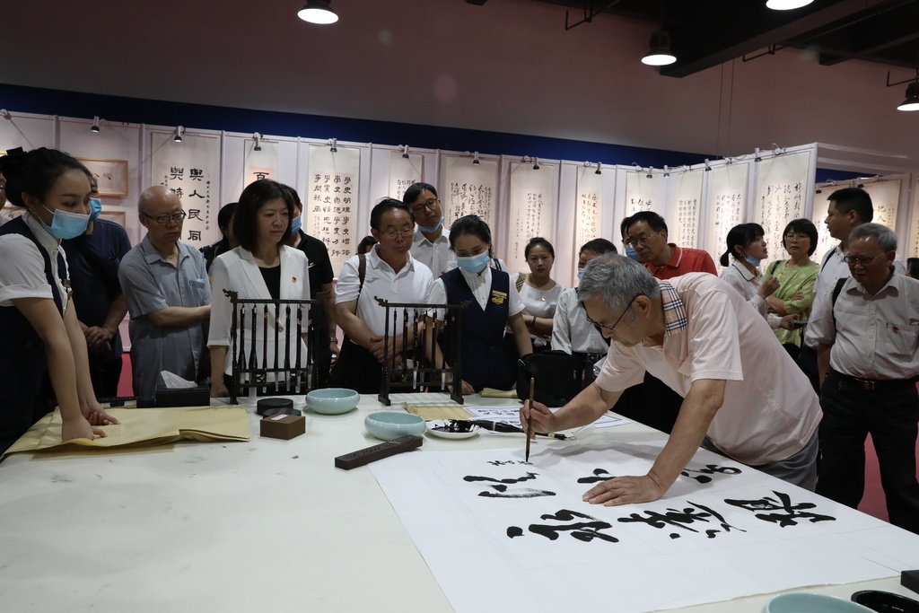 寄情笔端,成渝老干部挥毫泼墨献礼建党百年