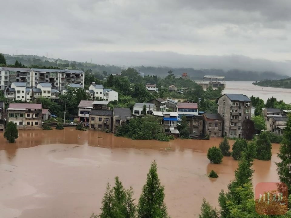 视频丨洪水倒灌进达州渠县三汇镇三溪村