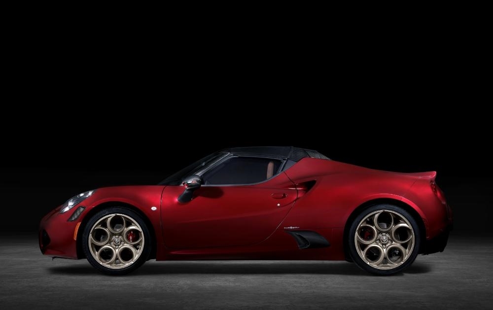 阿尔法·罗密欧发布限量版4c spider 33 stradale tributo