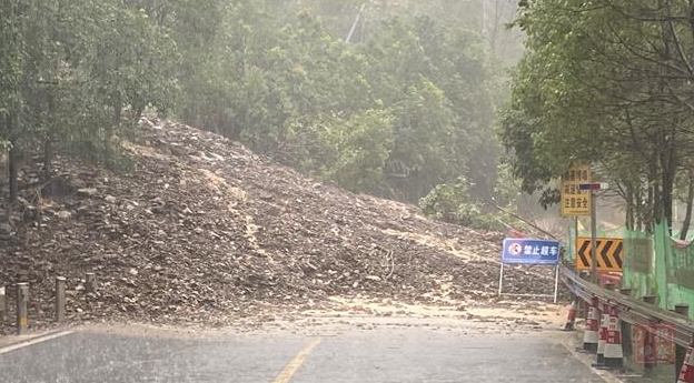 视频|绵阳平武境内平松路,g247国道因暴雨中断