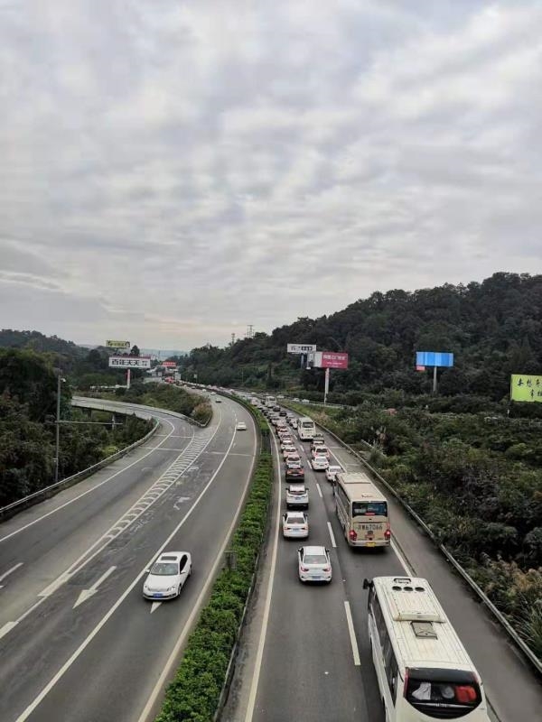 国庆中秋长假预计成乐,成雅和雅康高速将拥堵 交警蜀黍提前教你绕行"
