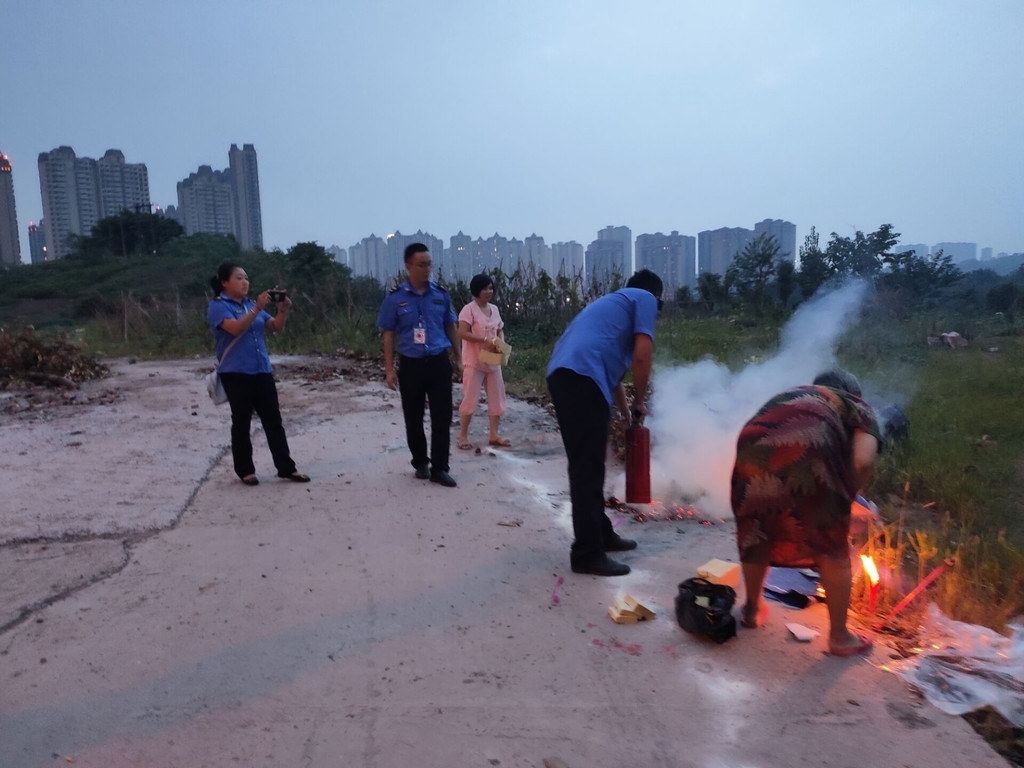小心火烛!中元节提倡文明祭祀 泸州动真格了