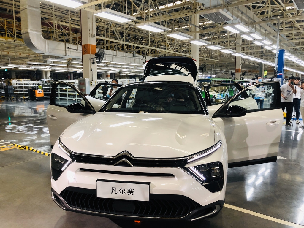 "成都造"全球销!东风雪铁龙凡尔赛c5 x在成都工厂下线