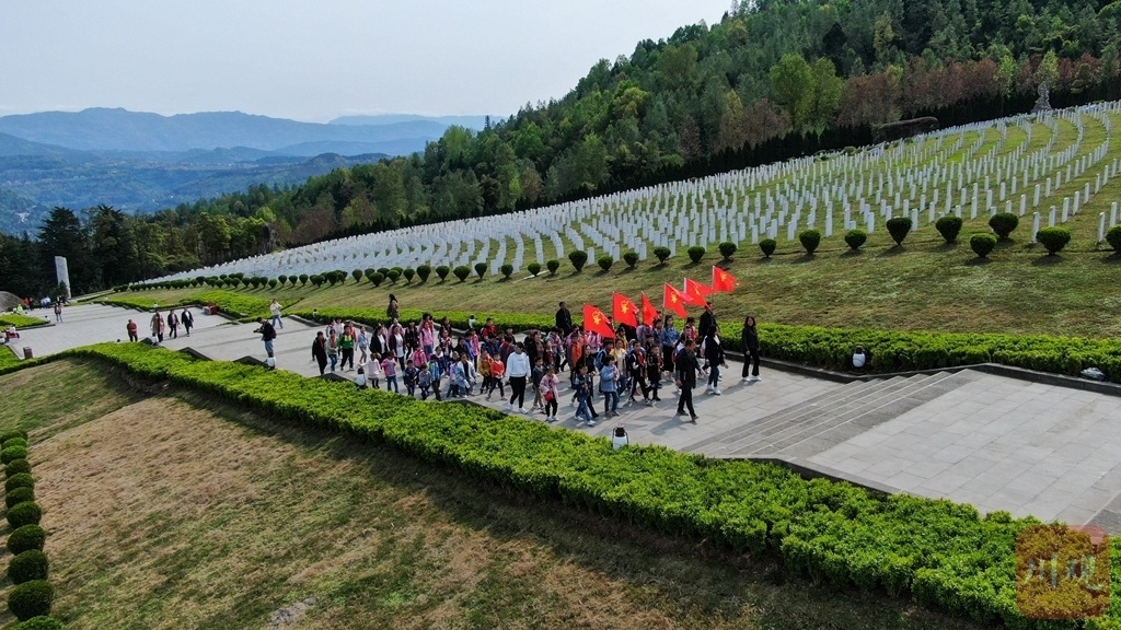 巴中通江:少先队员走进烈士陵园,祭英烈,学党史_四川在线