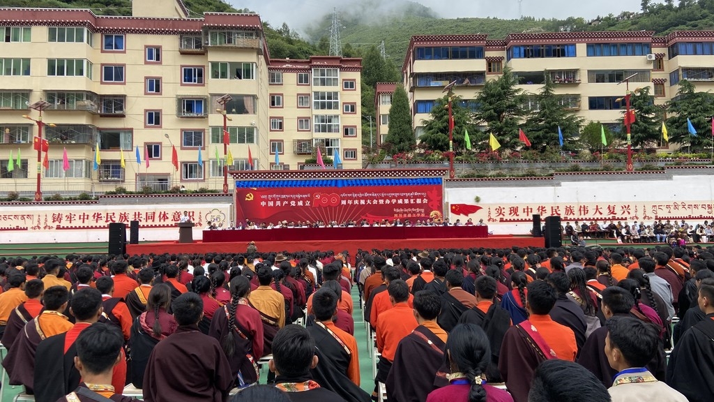 建党百年忆发展 四川省藏文学校从满是帐篷"变身"花园学校