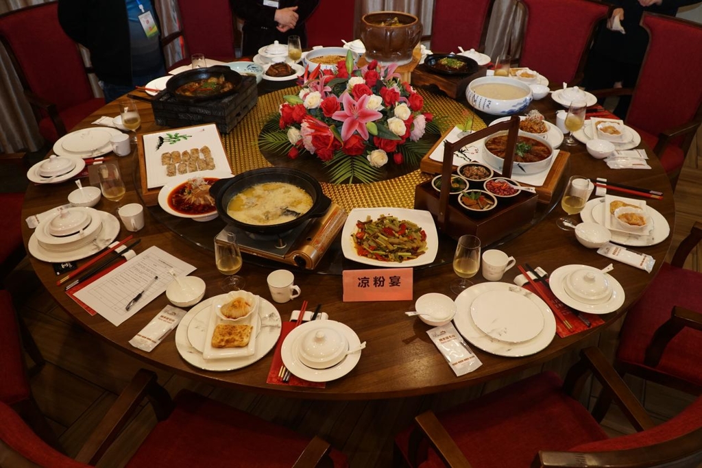 寻味川菜连连看⑧丨南充:张飞牛肉的老家出手阔绰,十种