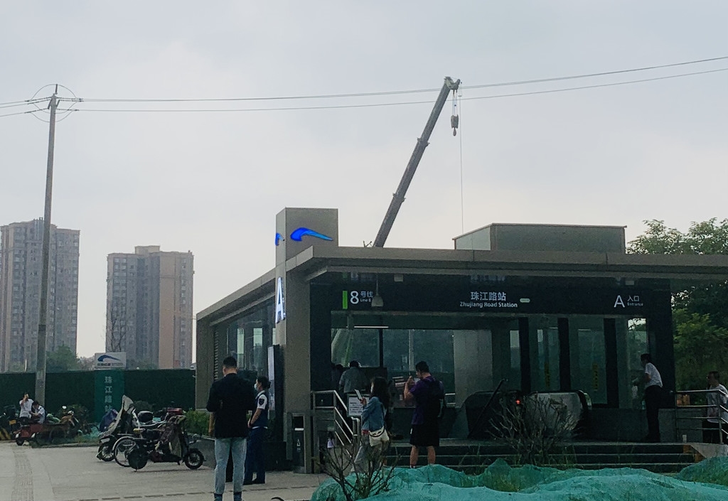 现场探访丨成都地铁8号线正有序抢修,珠江路站秩序井然