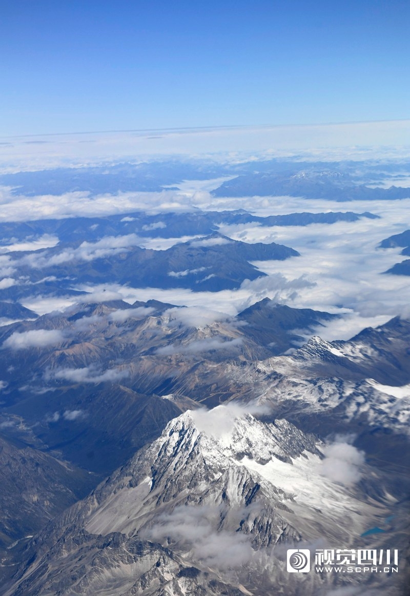 组图丨万米高空镜头聚焦四川壮丽山河画卷