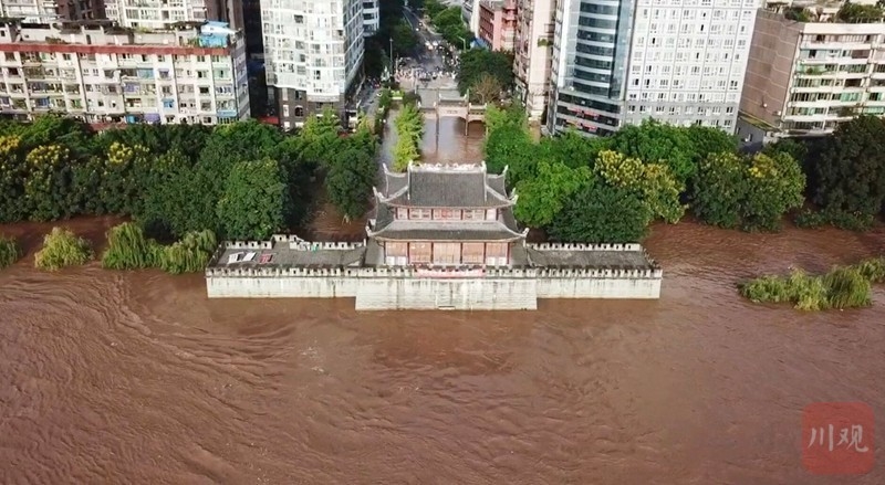 现场航拍 泸州:水漫东门口