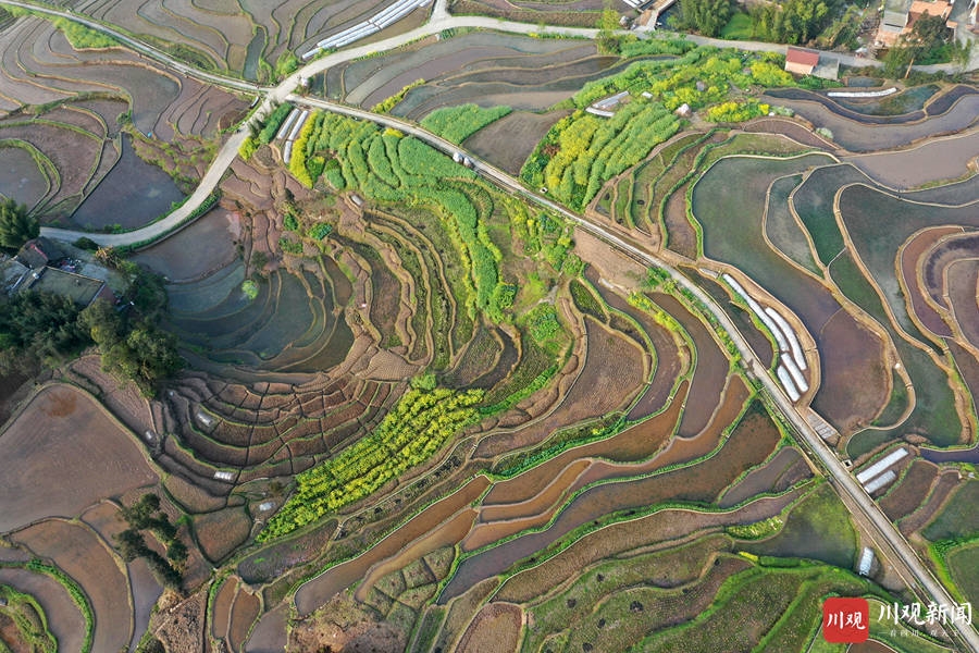 宜宾市叙州区赵场街道大房村的层层梯田.