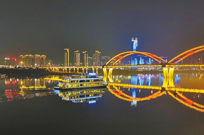 赏南充夜色首选印象嘉陵江生态游带你看最美夜景