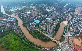航拍自贡遭特大暴雨 釜溪河水位上涨