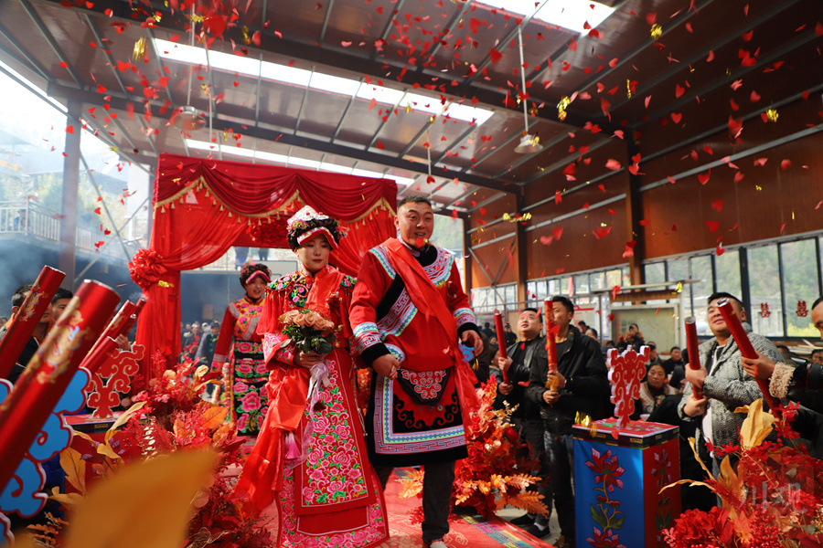 羌族青年婚礼 传承历史文化