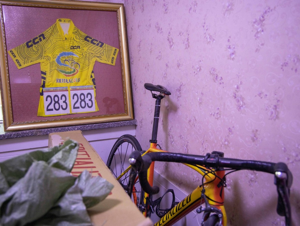 Torsongan Bullik has not totally left cycling behind, with the cross-country skiing team encouraging him to continue to compete on the road, if his schedule permits. XINHUA