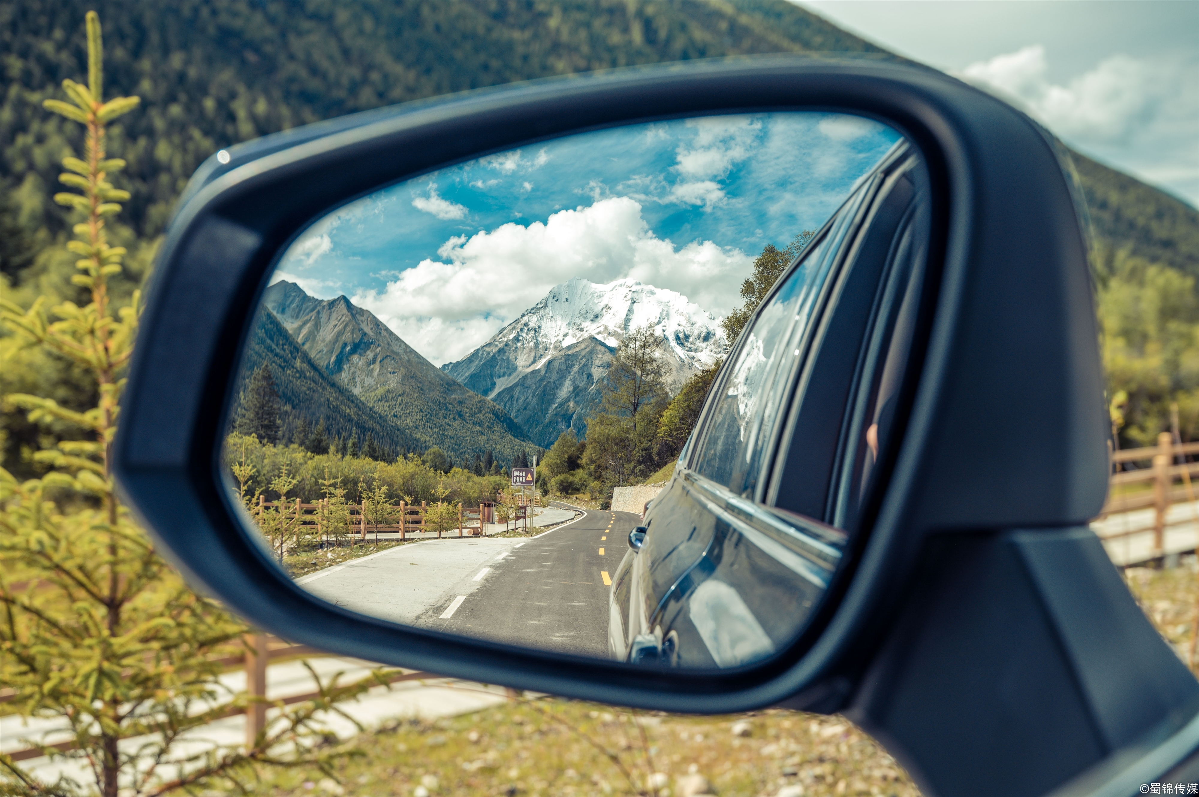 实测5.0l/100km,能让所有美景都出现在后视镜里.