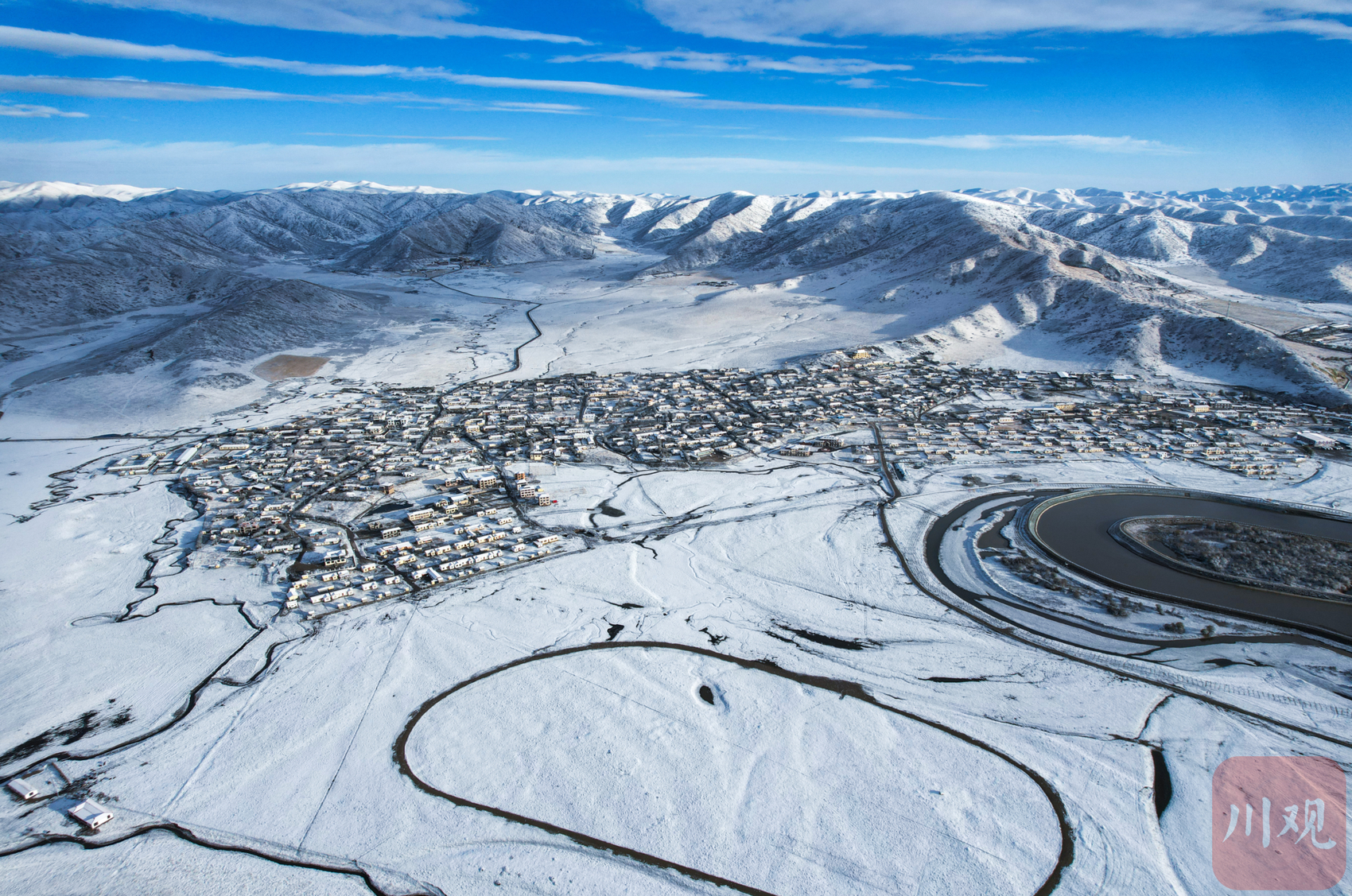 C视频︱雪花飘落 红原大草原开启雪景模式_半岛官方下载入口(图2)