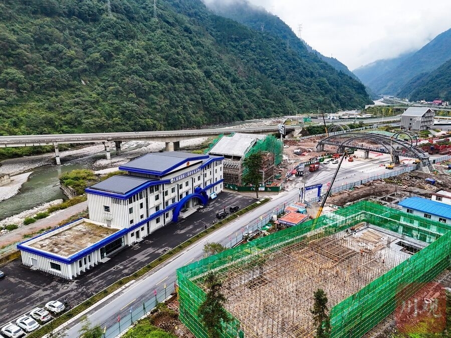 雷火电竞首页_国家公园蹲点记⑧丨破解多头执法，这里有全国首批熊猫警察(图2)