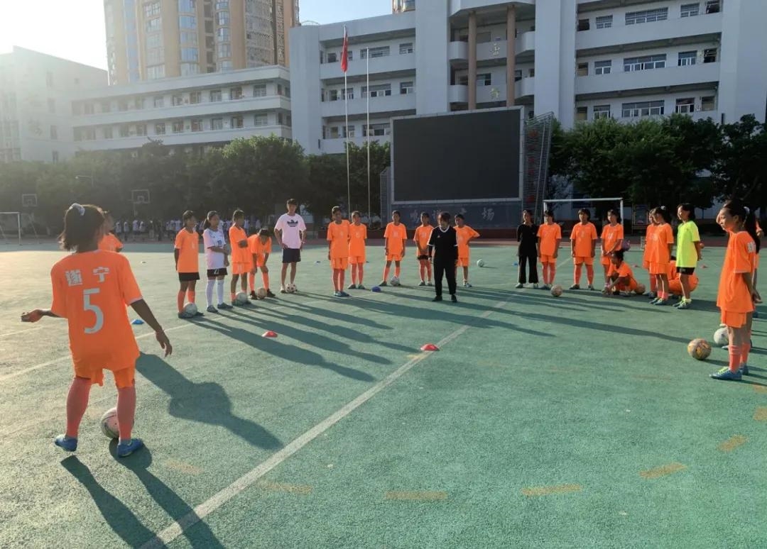 遂宁中学：重视体育教育 打造高品位学校