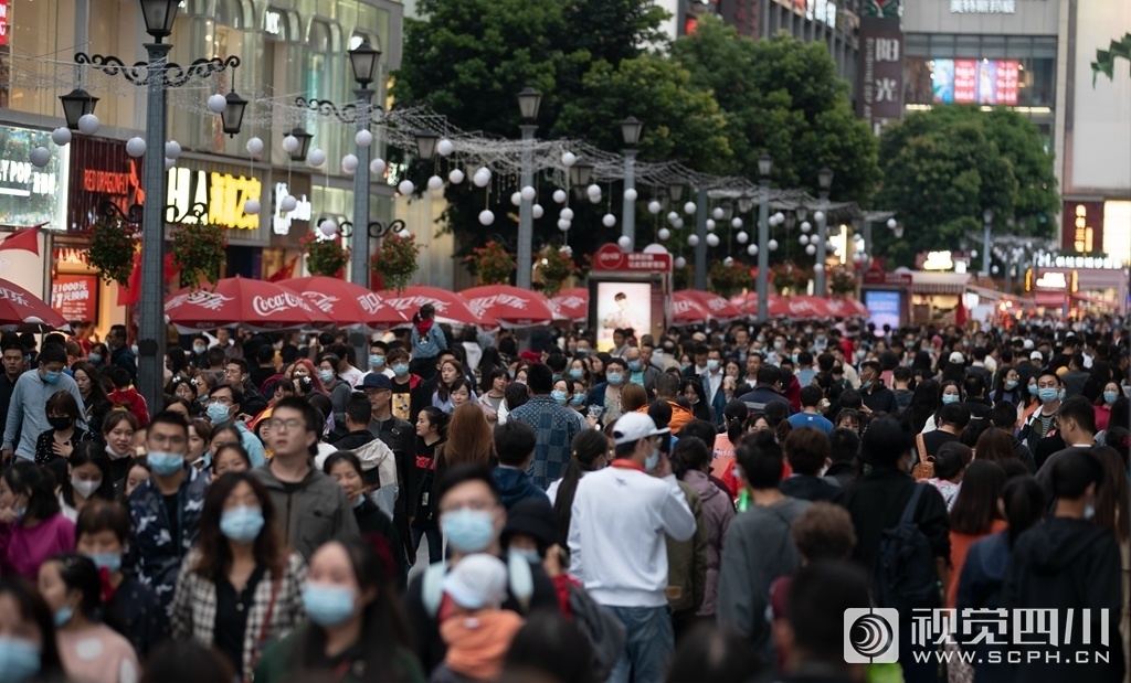 10月6日 成都春熙路人群涌动