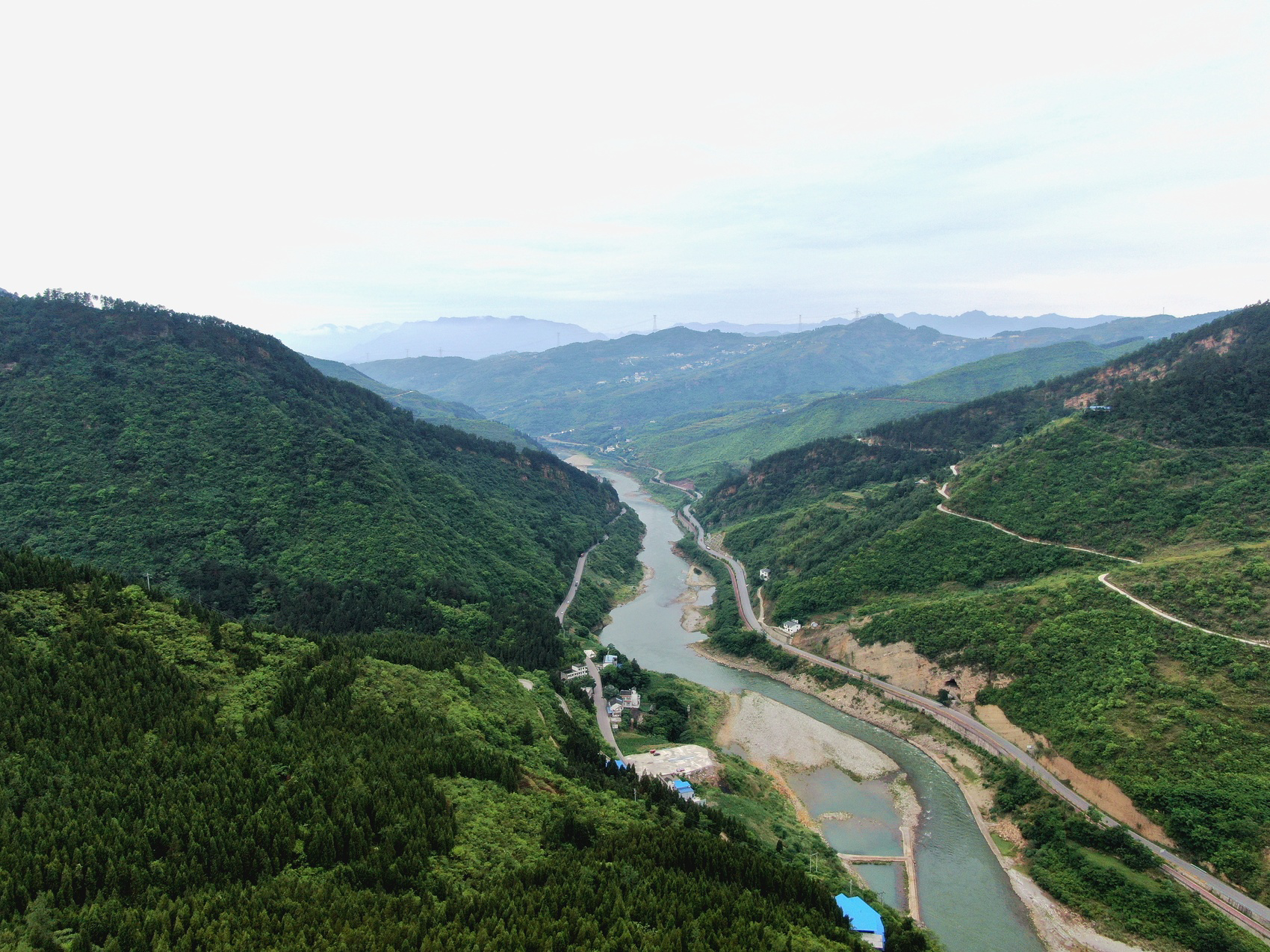 “雷火电竞首页”县域新气象｜联动保护让赤水河流域水长清、岸常绿(图3)