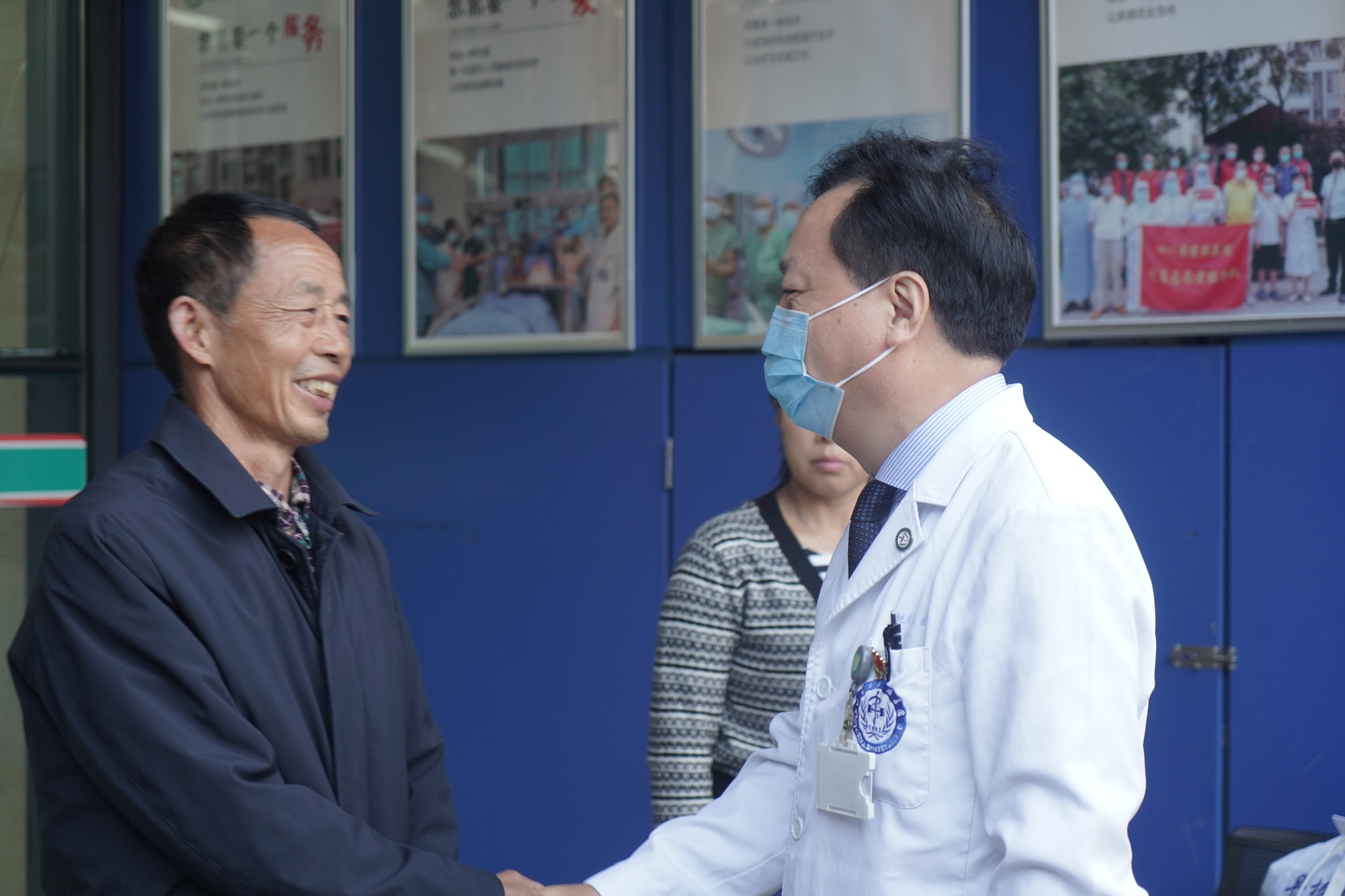 kaiyun官网_12位华西“血管卫士”迎重阳送健康，这份老年血管健康福利，将在全国十余城市同步展开(图16)