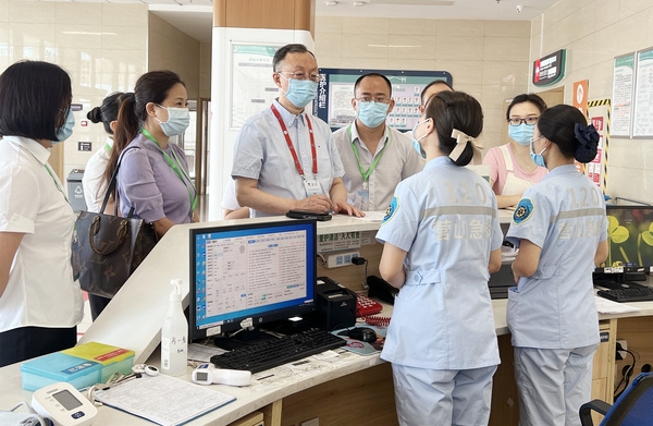 11. 苏晞教授急诊科现场检查指导 (1).JPG