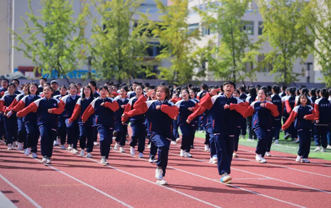 遂宁中学高一年级：国防教育筑梦想，爱国主义荡心间