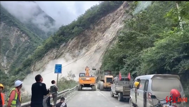 国道347线北川境内山体塌方 无人员伤亡 14日7时视情况放行_四川在线
