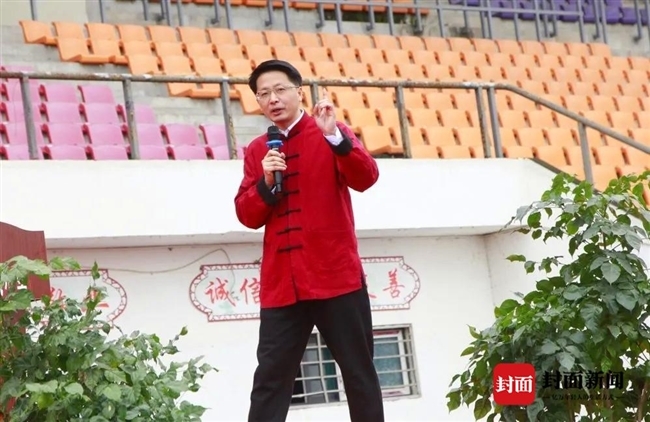 除了霹雳舞,段礼富在该县教育部门组织的分享活动上,进行一个半小时的