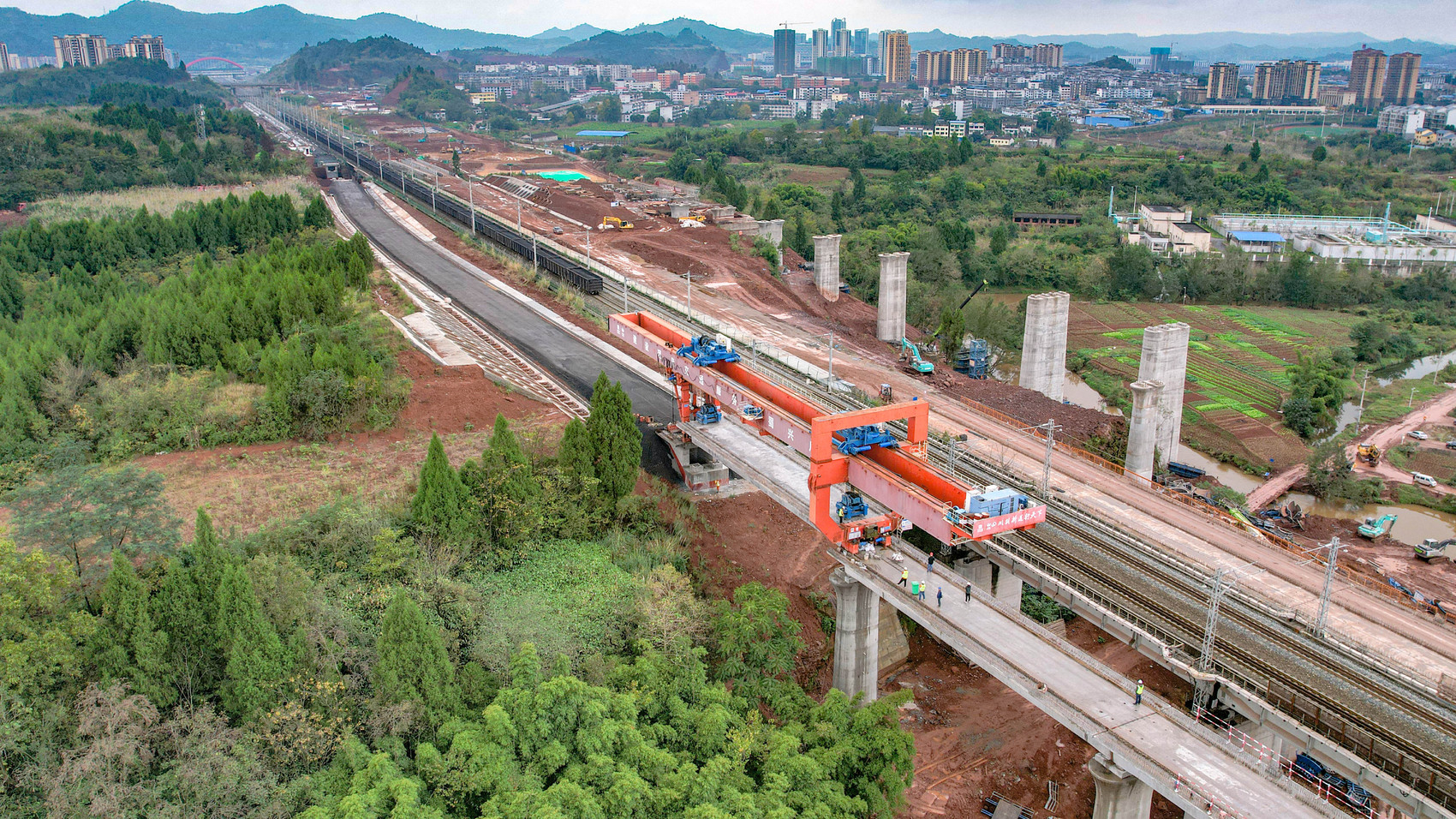 汉巴南铁路南巴段主线桥梁全部架设完成2024年全线建成通车