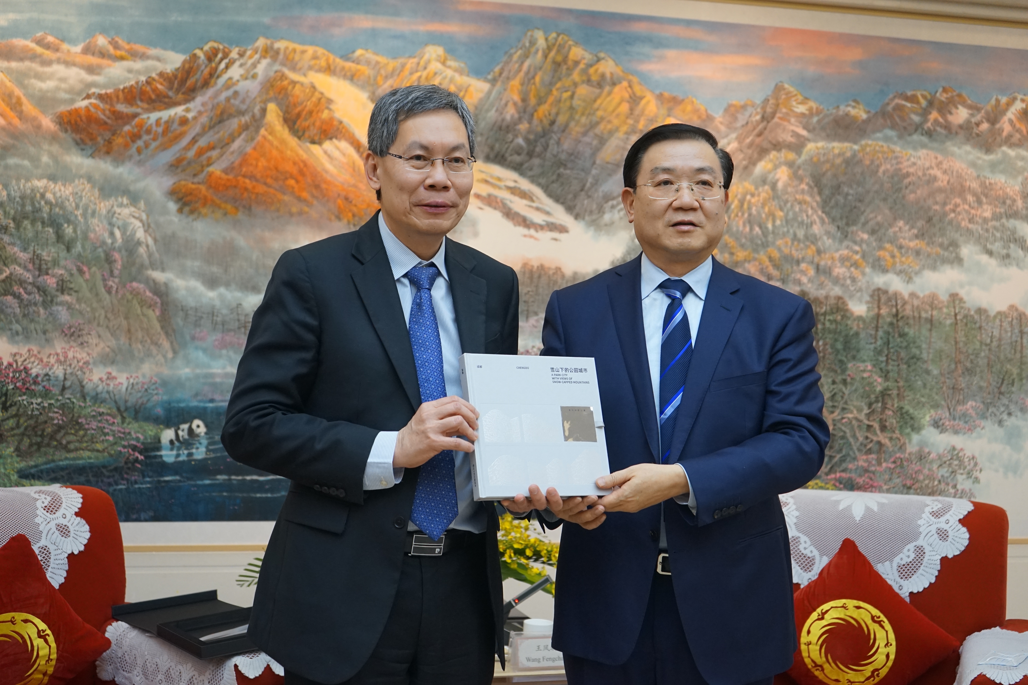 王凤朝会见新加坡驻华大使吕德耀