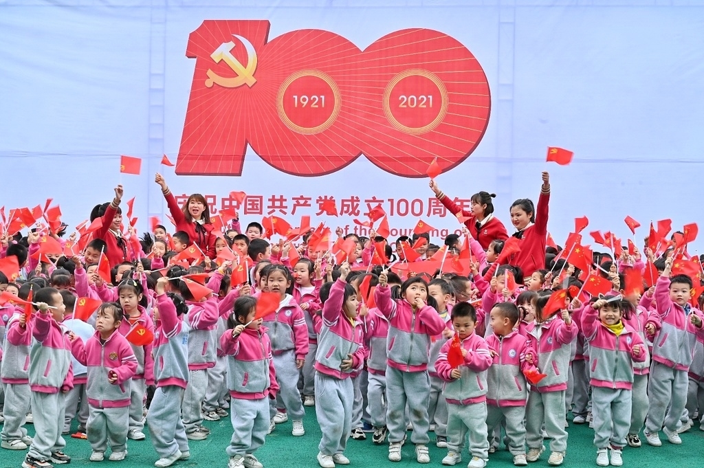 童心向党 为党祝福 蓬安600幼儿教师开展庆祝活动