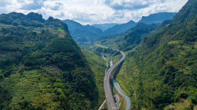 新增一条南向出川通道！宜宾至威信高速公路（四川境）全线通车试运行_ag九游会官网登录(图2)