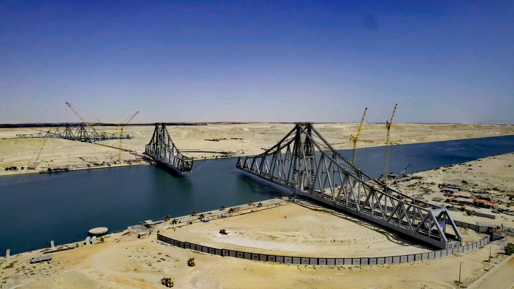 苏伊士运河航道拓宽，预计2023年7月完工