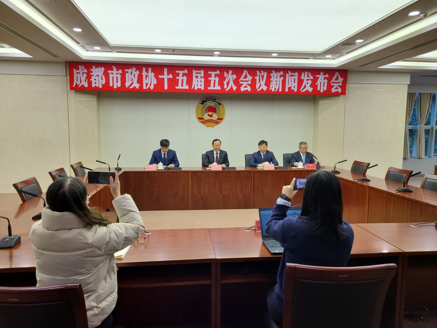 2021年，成都市政协委员提出民生提案210件