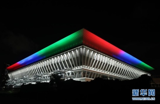 （体育）（3）东京以标志建筑亮灯方式纪念残奥会倒计时一周年