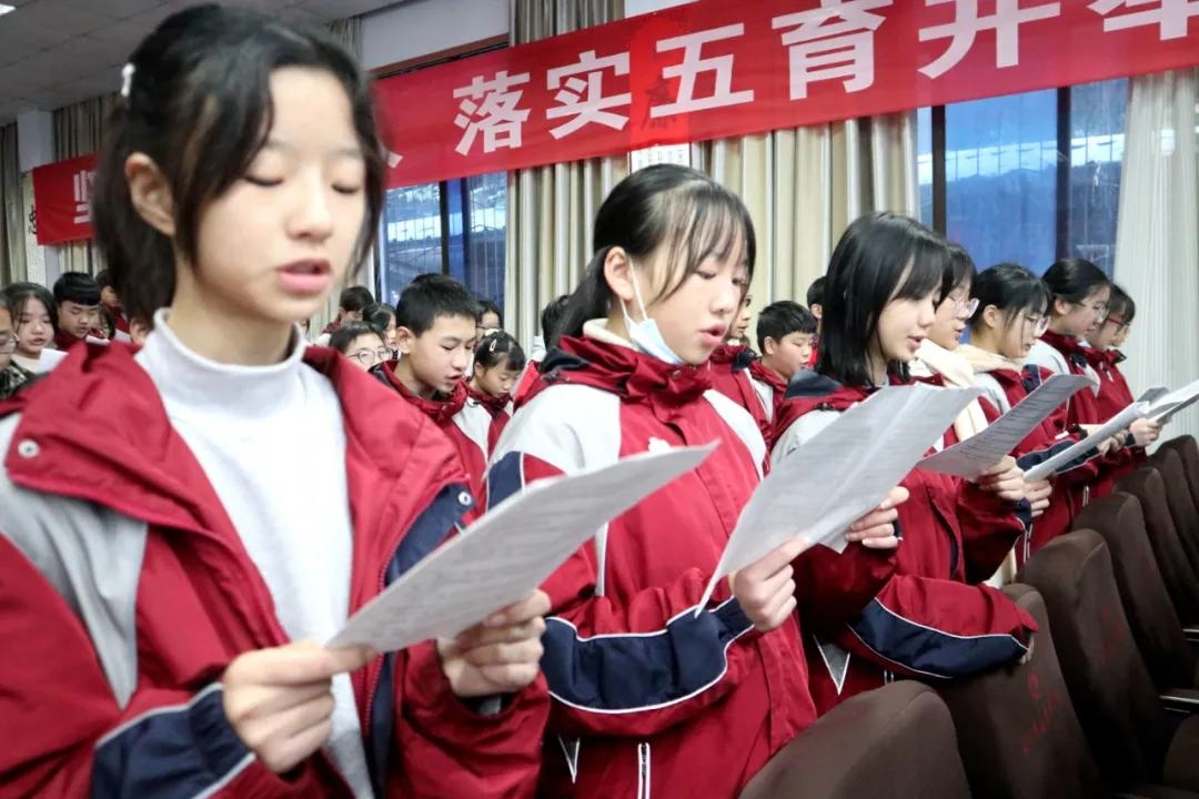 遂宁市教体系统国家宪法日“宪法晨读”活动在遂中举行