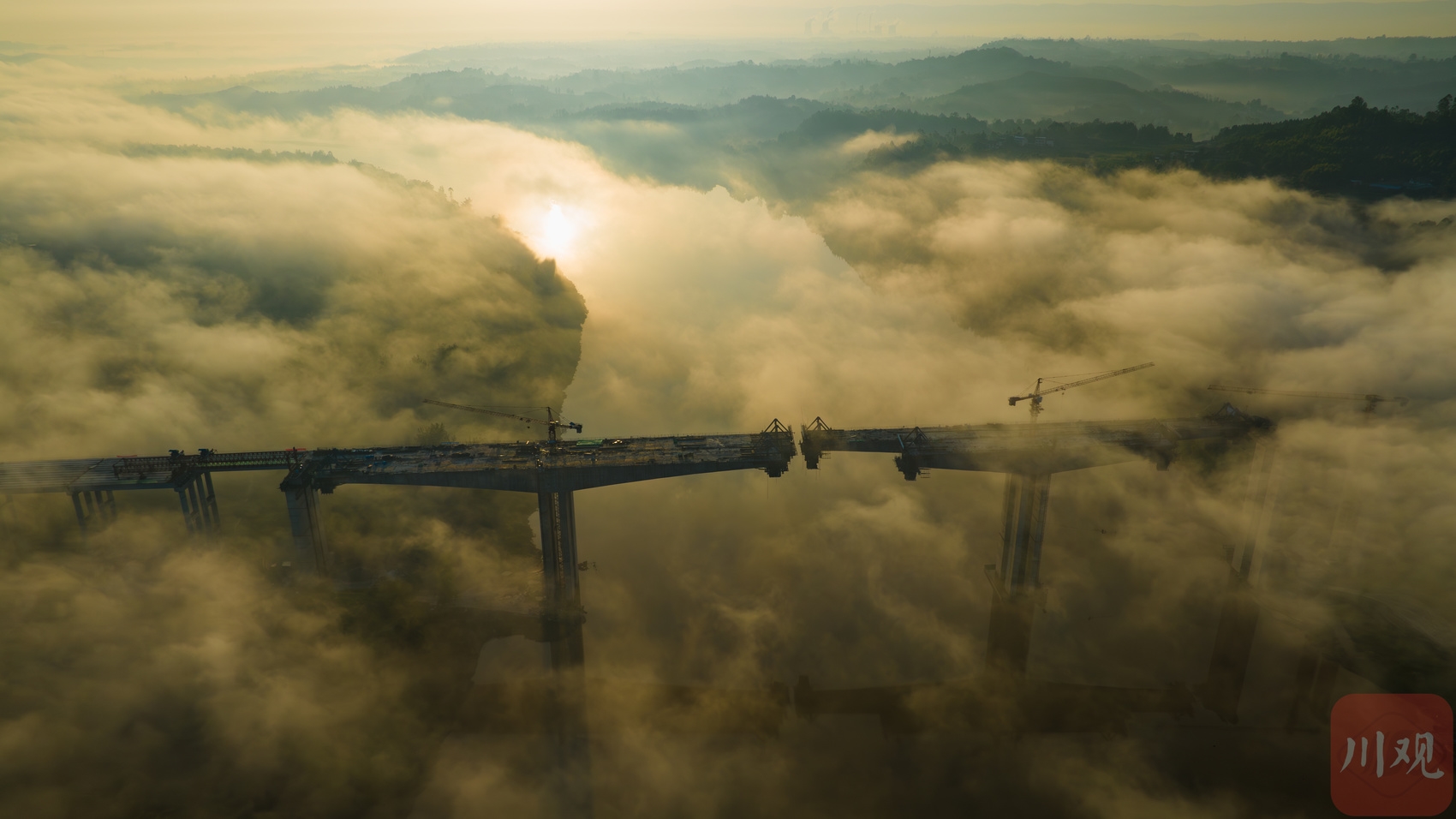 广安：建设中的大龙渠江特大桥烟云缭绕，壮美无比！_四川在线
