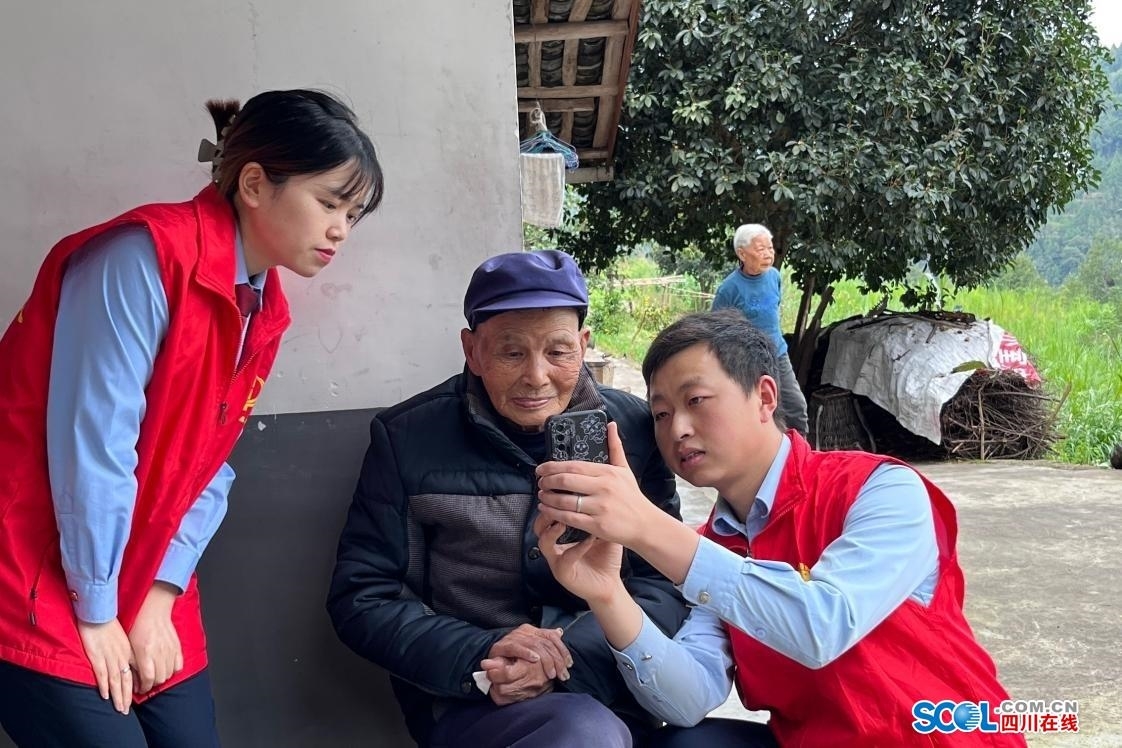 平昌县税务局上门服务为纳税人解忧纾困